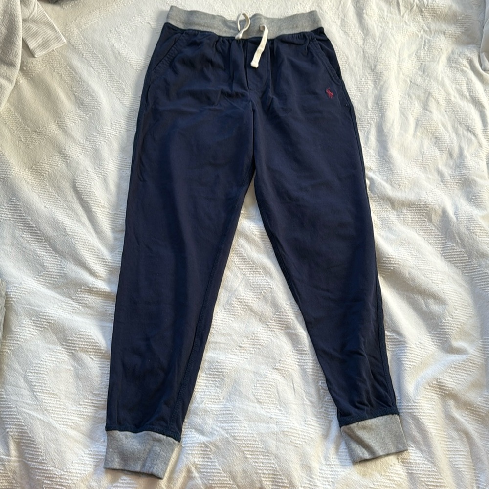 Like new. Never worn but has been washed after purchasing